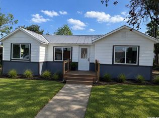 261 Avenue H, Poteet, TX 78065