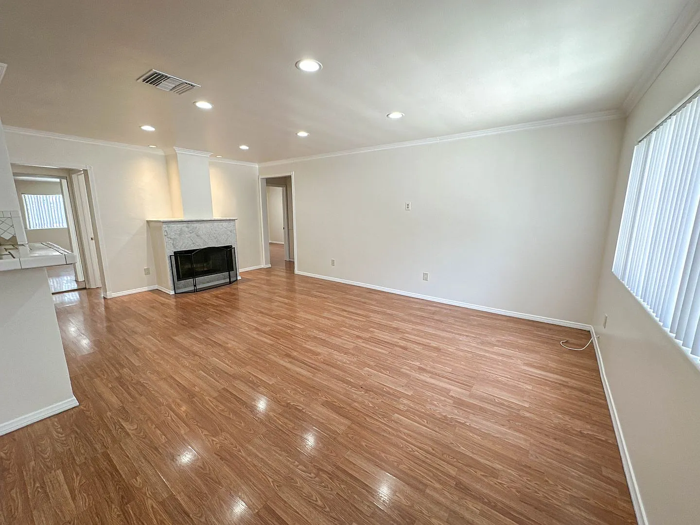 Charming Reseda 4 Bedroom PLUS Office for Rent! — Photo 4