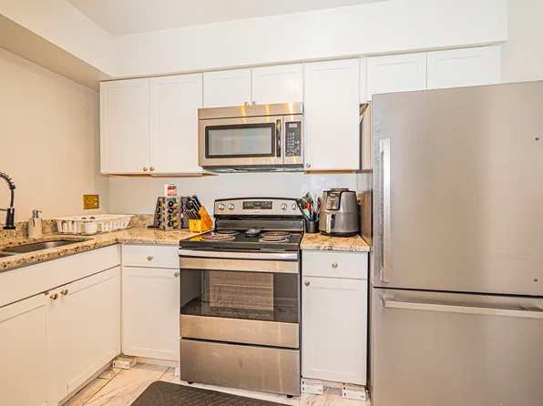 3230 S 28th St APT 202, Alexandria, VA 22302