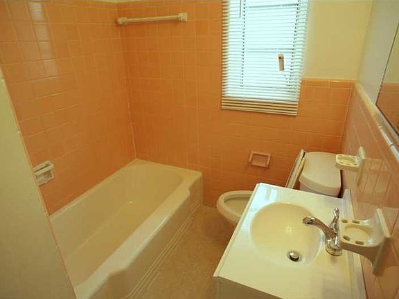 4th image of 7885 Crespi Blvd #1