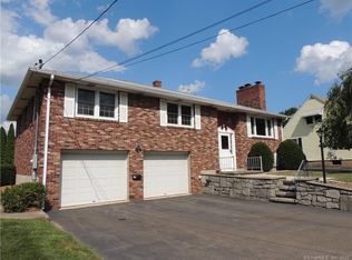 22 Hamre Ln, Branford, CT 06405