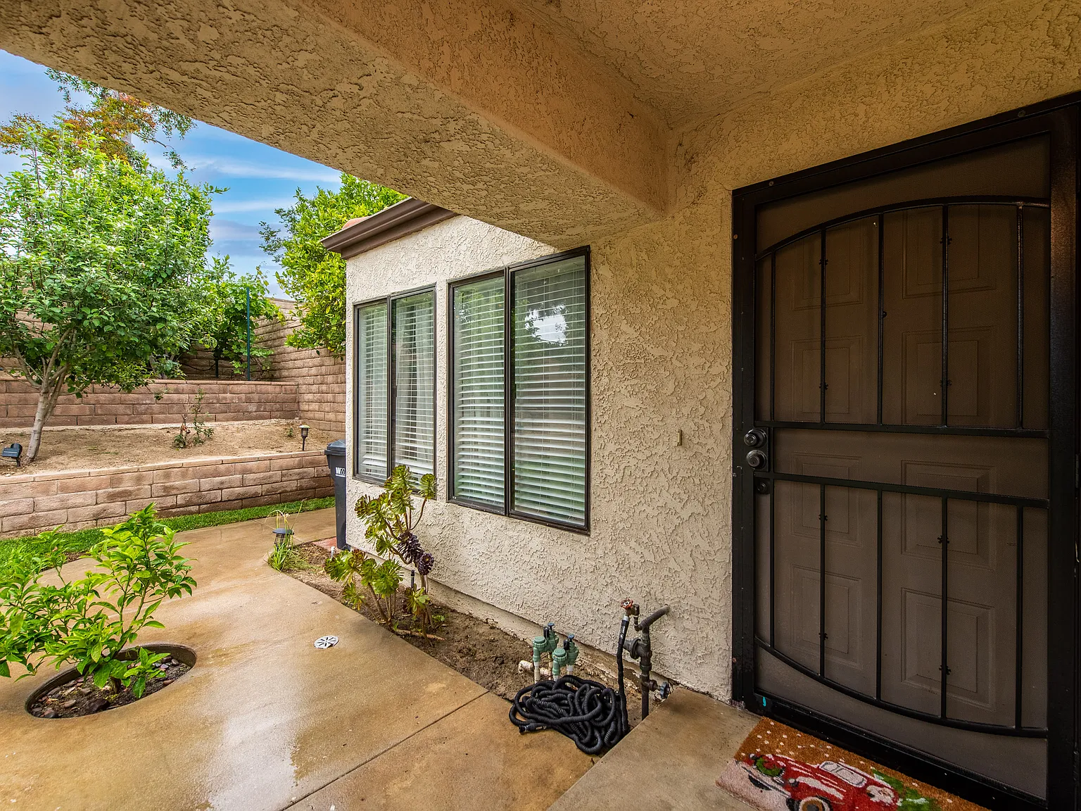 3 bed, 1229 sqft, $3,995 — Photo 2