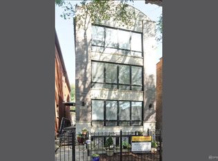 1512 W Victoria St #2, Chicago, IL 60660