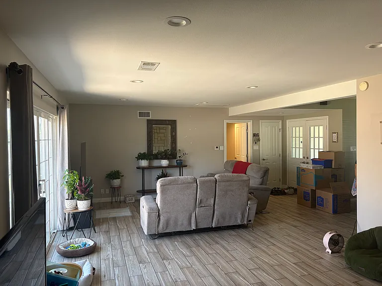 9922 Vanalden Ave — Photo 11