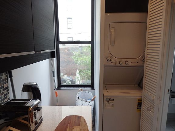 5th image of 502 W 47th St APT 2E