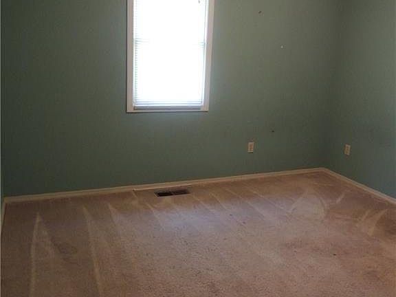 5th image of 26 Glenbarr Cir