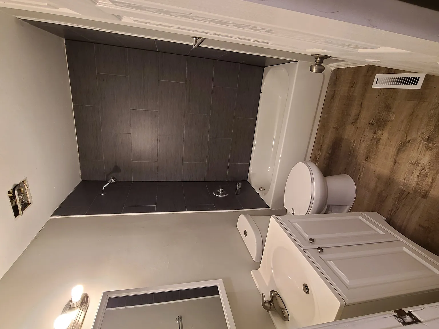 2 bed, 1.0 bath, 650 sqft, $1,200 — Photo 3