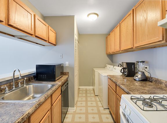5th image of 486 James Ct Unit A