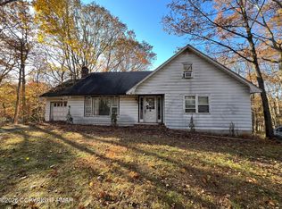 178 Twin Lakes Dr, Shohola, PA 18458