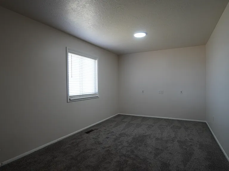 615 S 5900 W — Photo 14