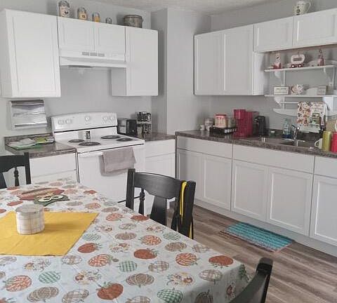 5th image of 611-613 Miami St