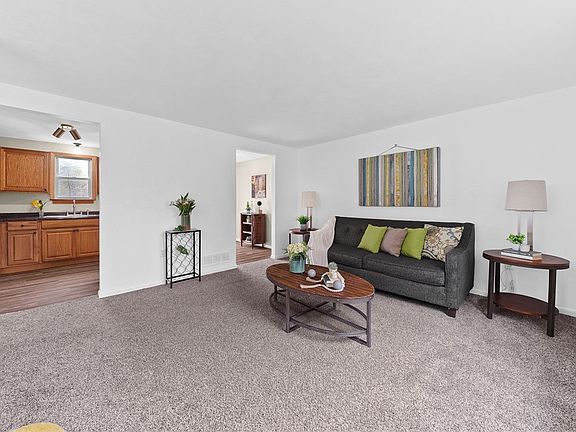 3rd image of 302 McClelland Rd
