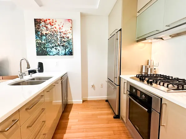 24-15 Queens Plaza North image 3 of 4