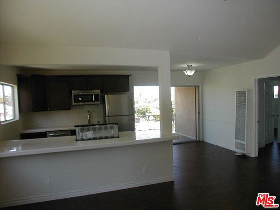 3rd image of 1326 S Ridgeley Dr APT 6