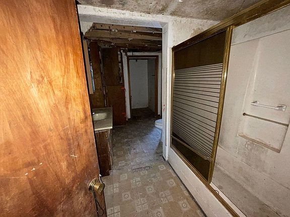 4th image of 320 Lutzke Rd