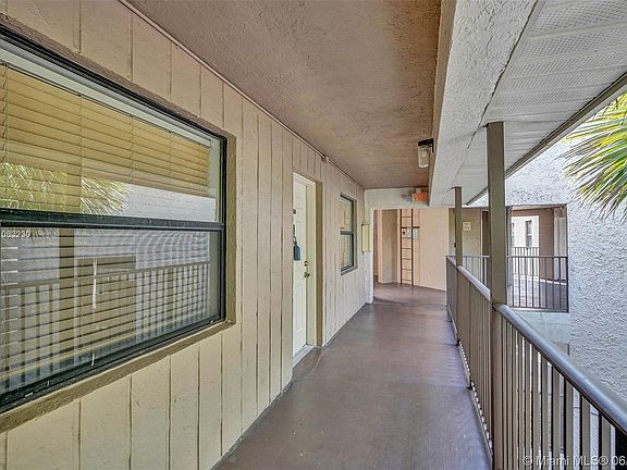 4th image of 8767 Shadowwood Blvd #306