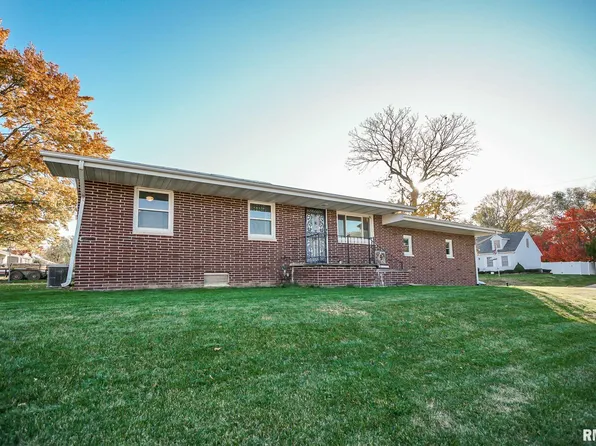 695 N 11th Ave, Canton, IL 61520