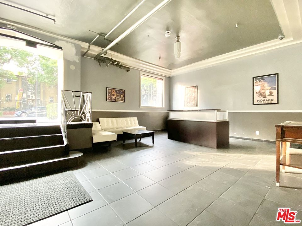 1st image of 856 Oxford Ave #609