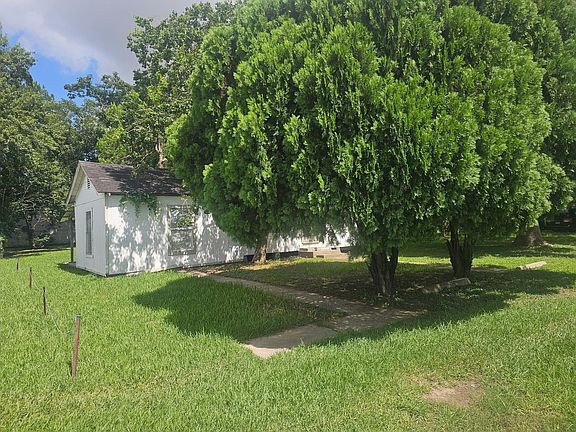 4th image of 805 Texas St