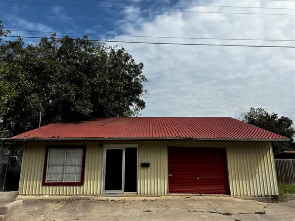 106 N Lane St, Comanche, TX 76442