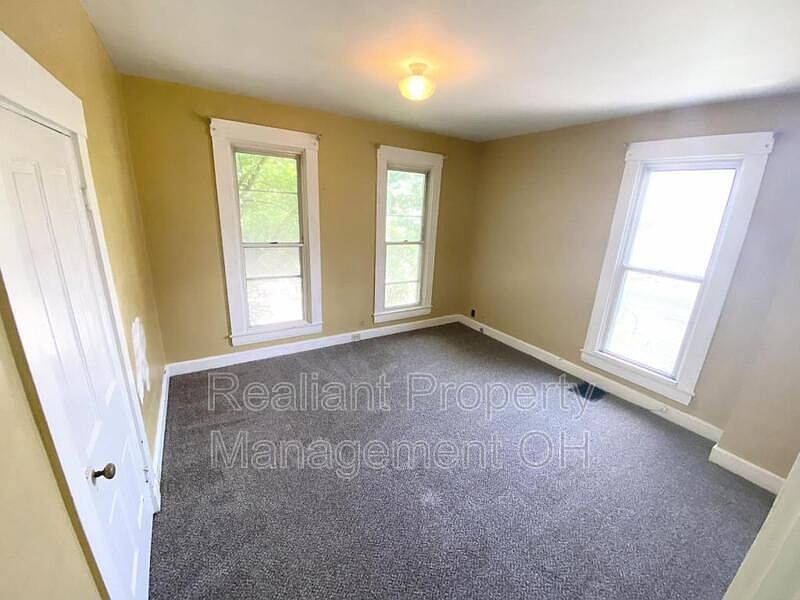 1st image of 6328 Elmwood Ave Unit 2