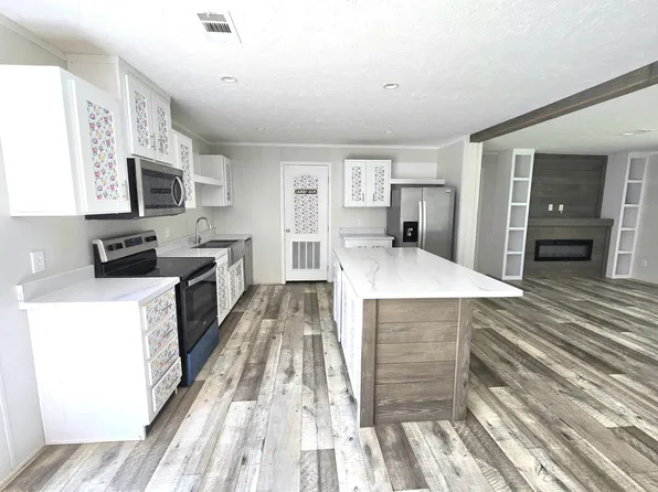 161 Veteran Ln, Livingston, TX 77351