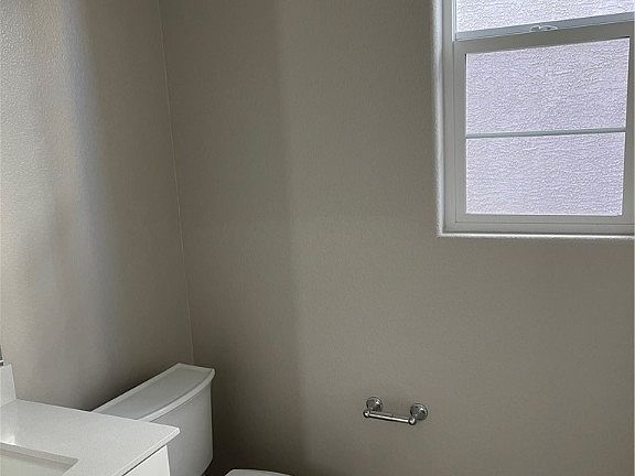 5th image of 40 Moon Hill Dr