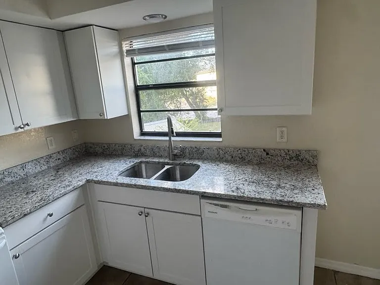 220 Meyer Ct #220 — Photo 7