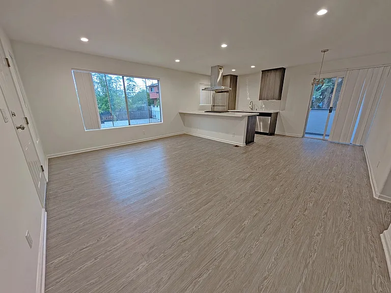 520 N Virgil Ave #8 — Photo 12