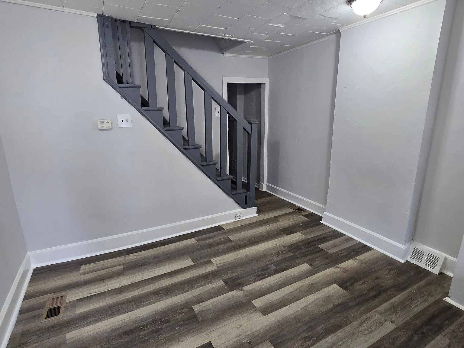 3 bed, 984 sqft, $1,300 — Photo 2