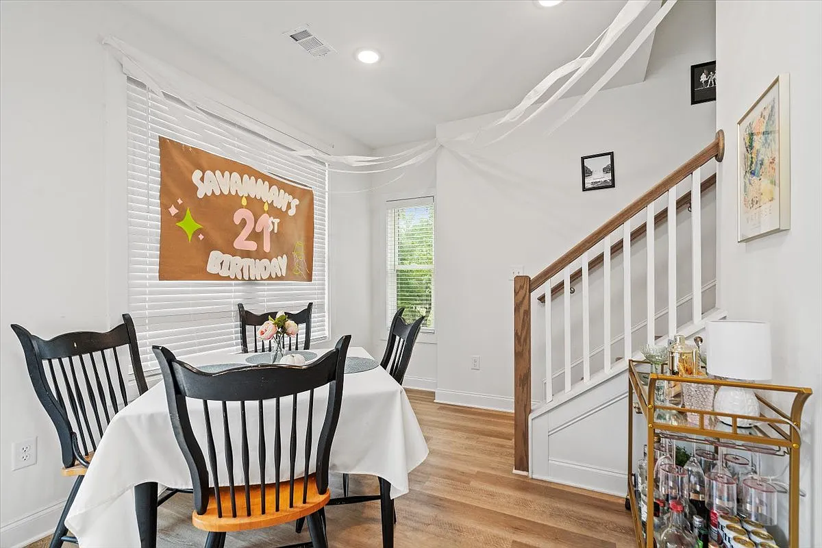 6 bed, 2128 sqft, $6,000 — Photo 3