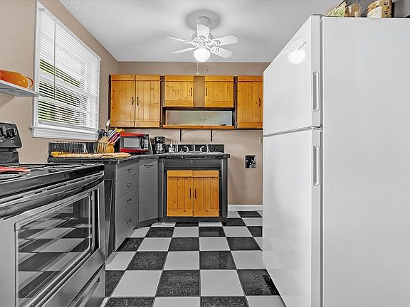 5th image of 1025 Lehr St
