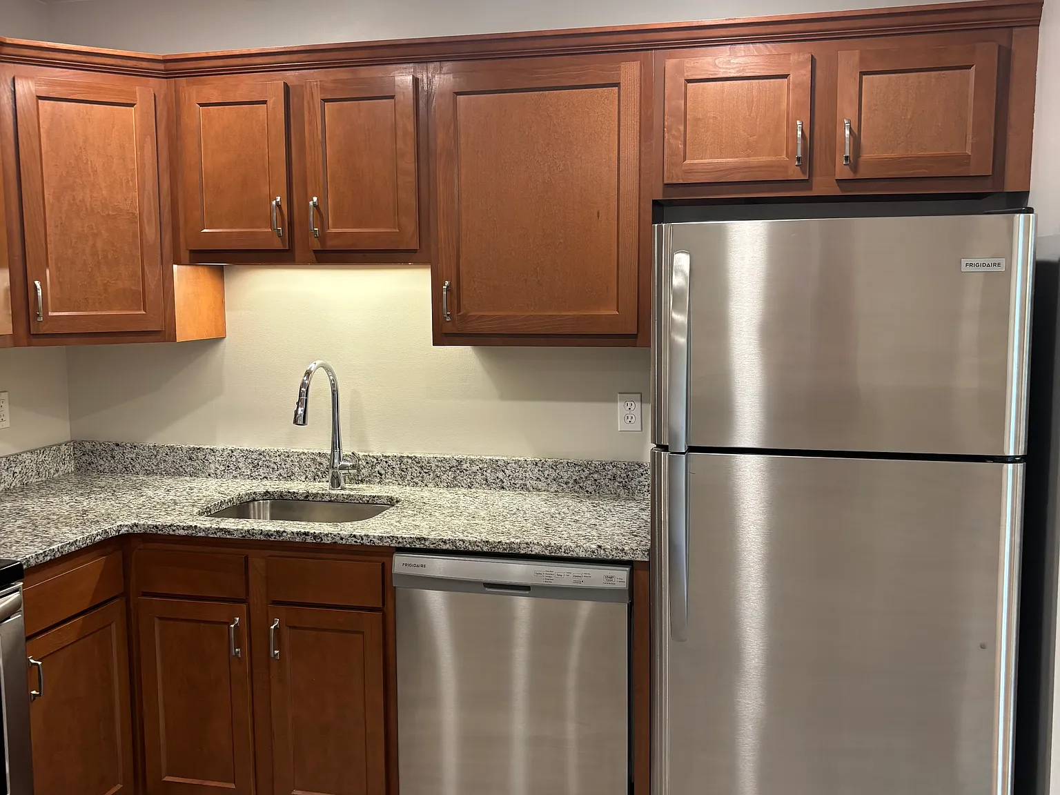 2 bed, 1100 sqft, $1,875 — Photo 2