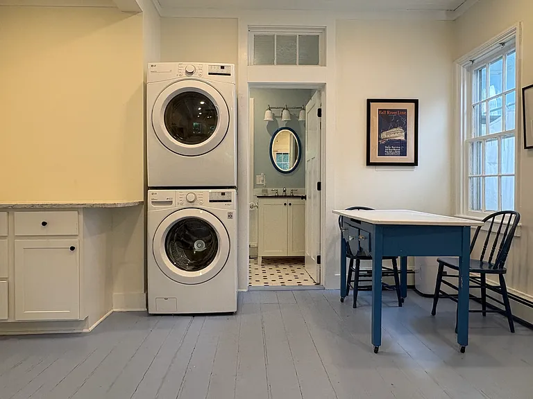 528 Third Beach Rd — Photo 8