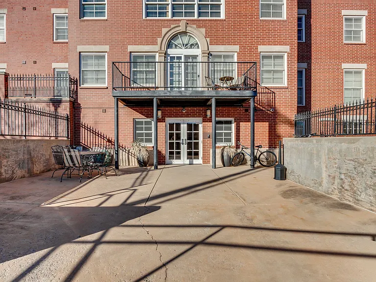 1209 N Harvey Ave #102 — Photo 47
