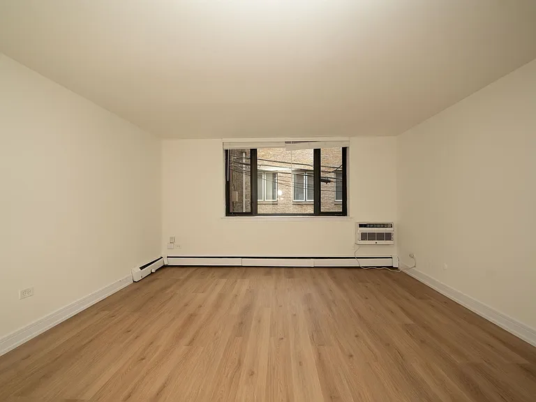 20 E. Scott Street — Photo 9