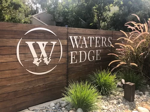 Water's Edge Apartments Photo 1