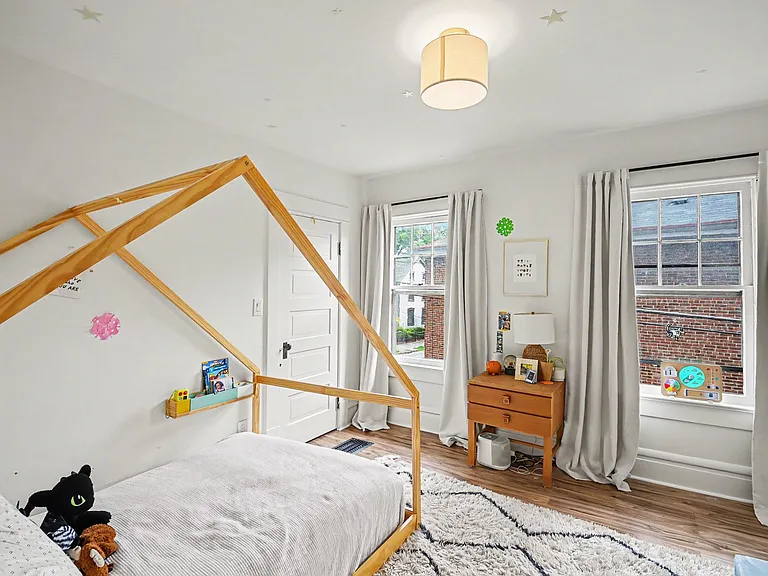 745-747 S 6th St — Photo 15
