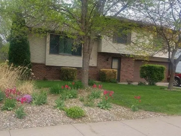 4211 Sunset Trl, Kearney, NE 68845