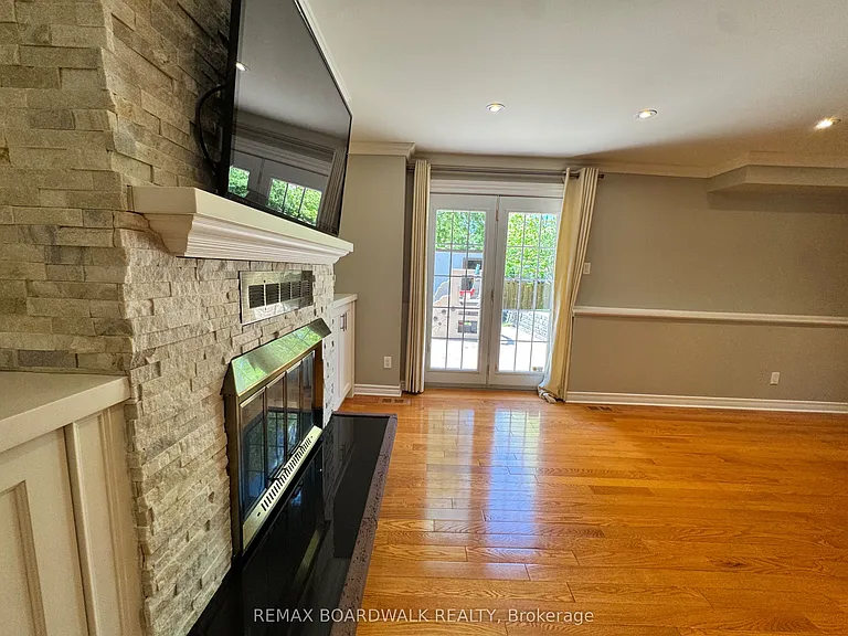 22 Bartley Cres — Photo 8