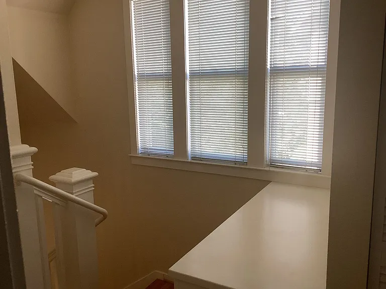 204 Roosevelt Ter — Photo 11