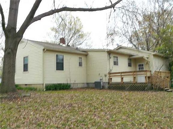 4th image of 3983 Truman Ave