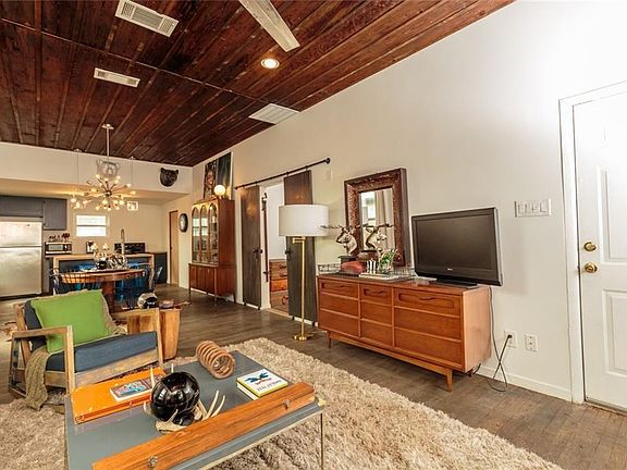 3rd image of 3609 Lafayette Ave