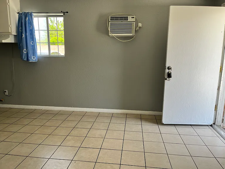 4219 La Rica Ave #4219 — Photo 2