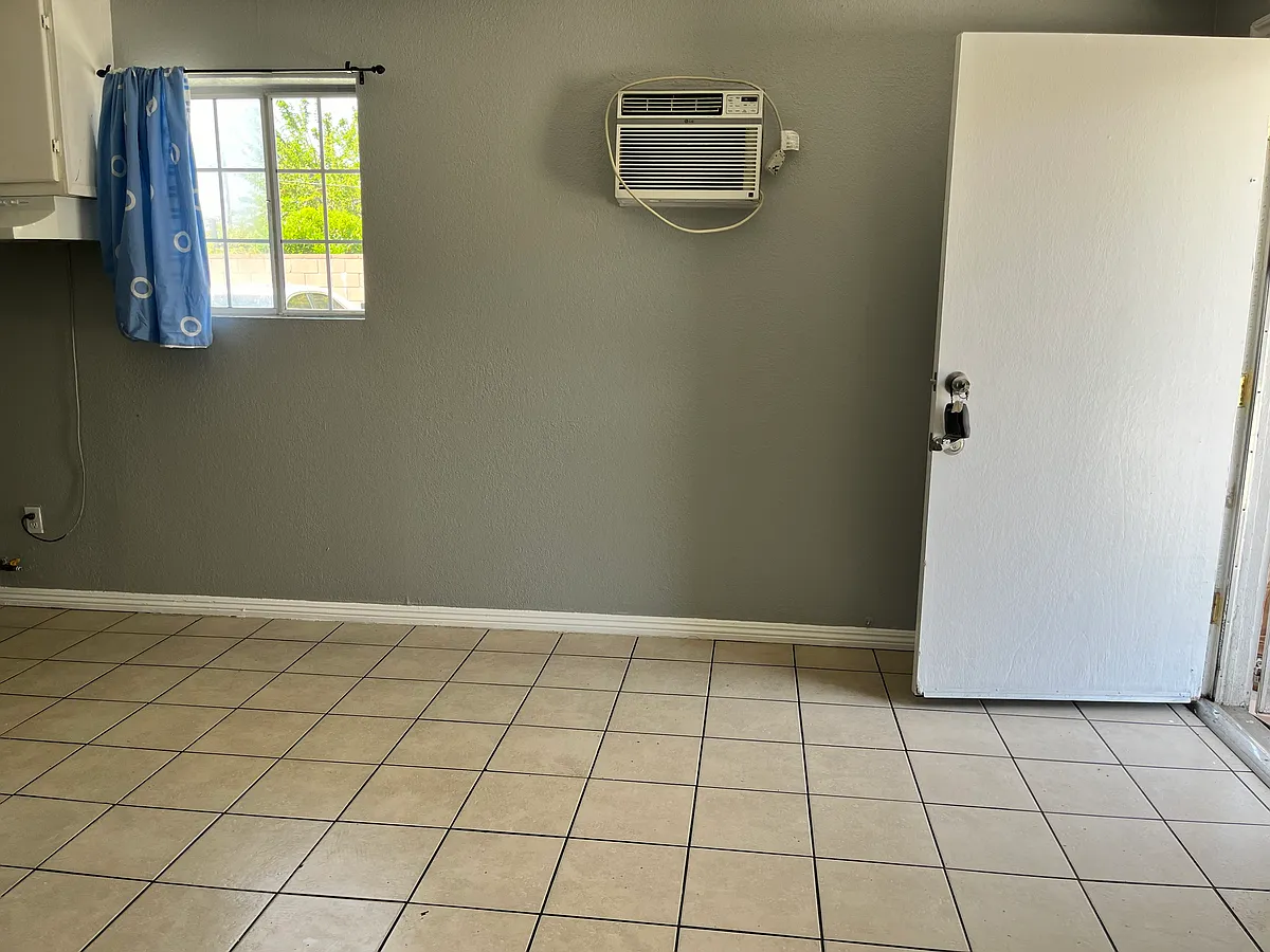 Building Photo - 4219 La Rica Ave #4219