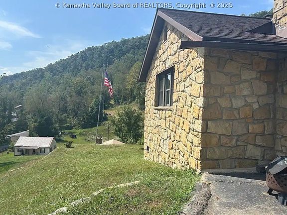3rd image of 171 Patterson Dr