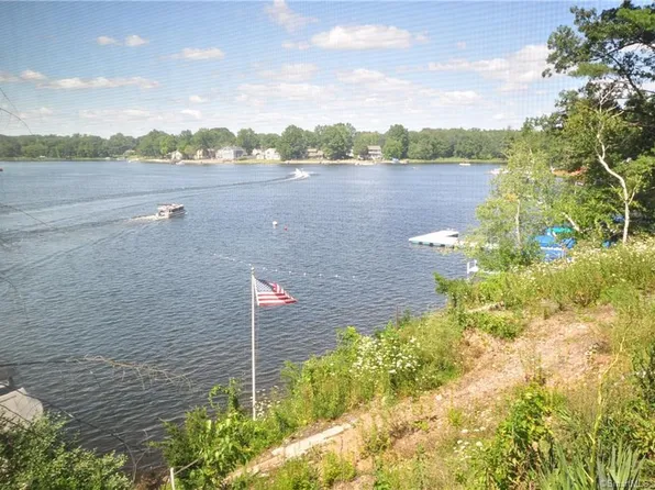 261 Lakeview Drive, Suffield, CT 06093