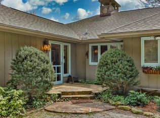 521 Azalea Ln, Cashiers, NC 28717