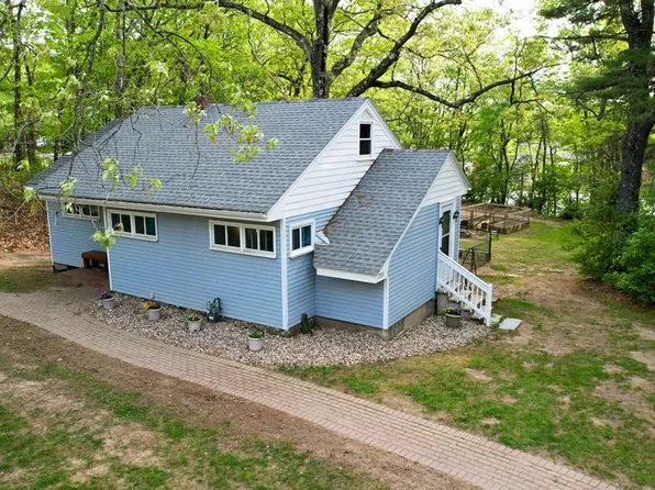 255 School St, Groveland, MA 01834