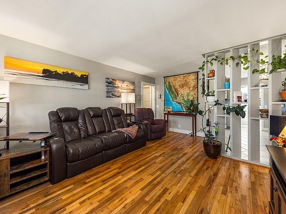 4th image of 302 Bald St